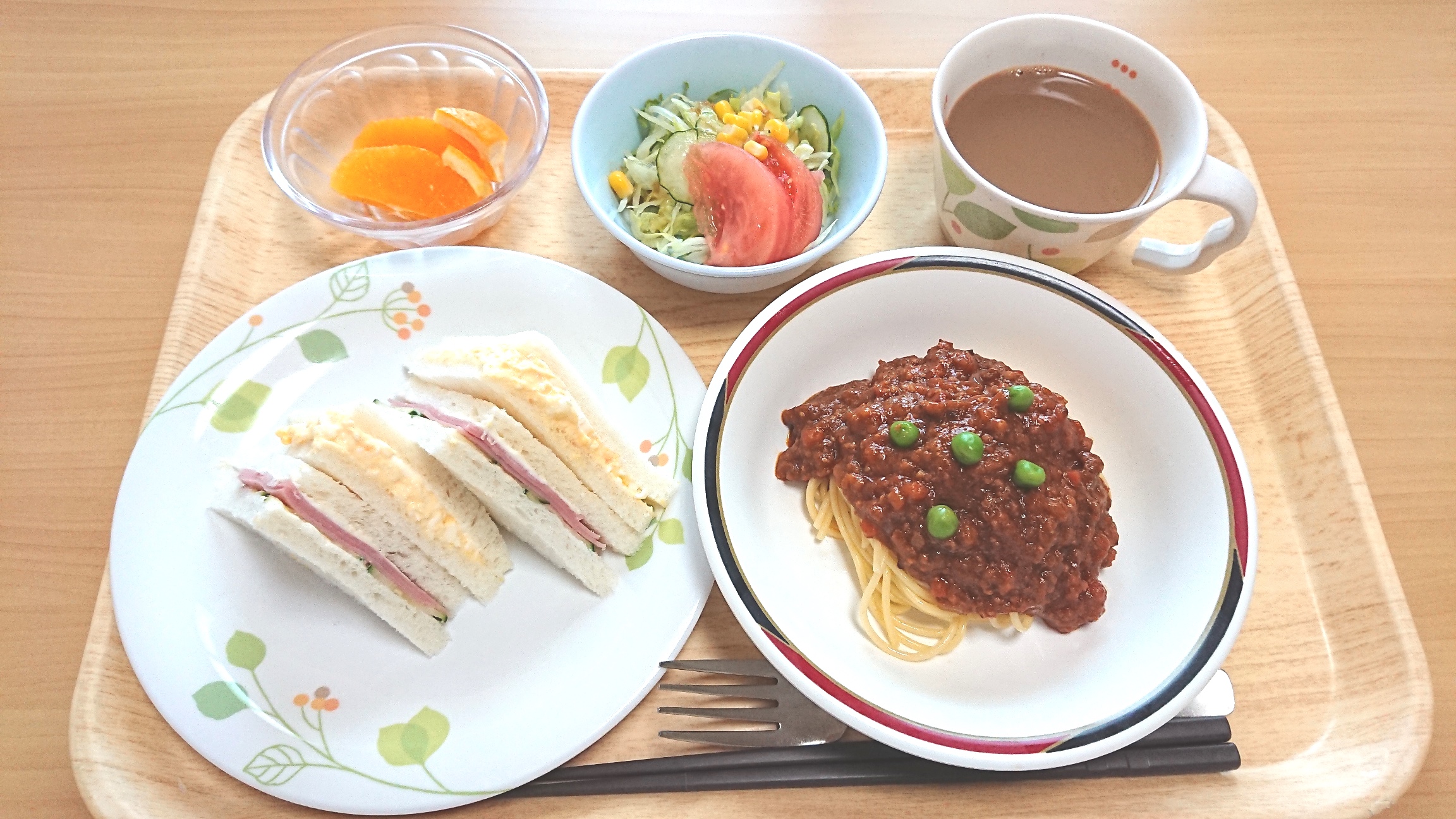 サンドイッチとパスタ